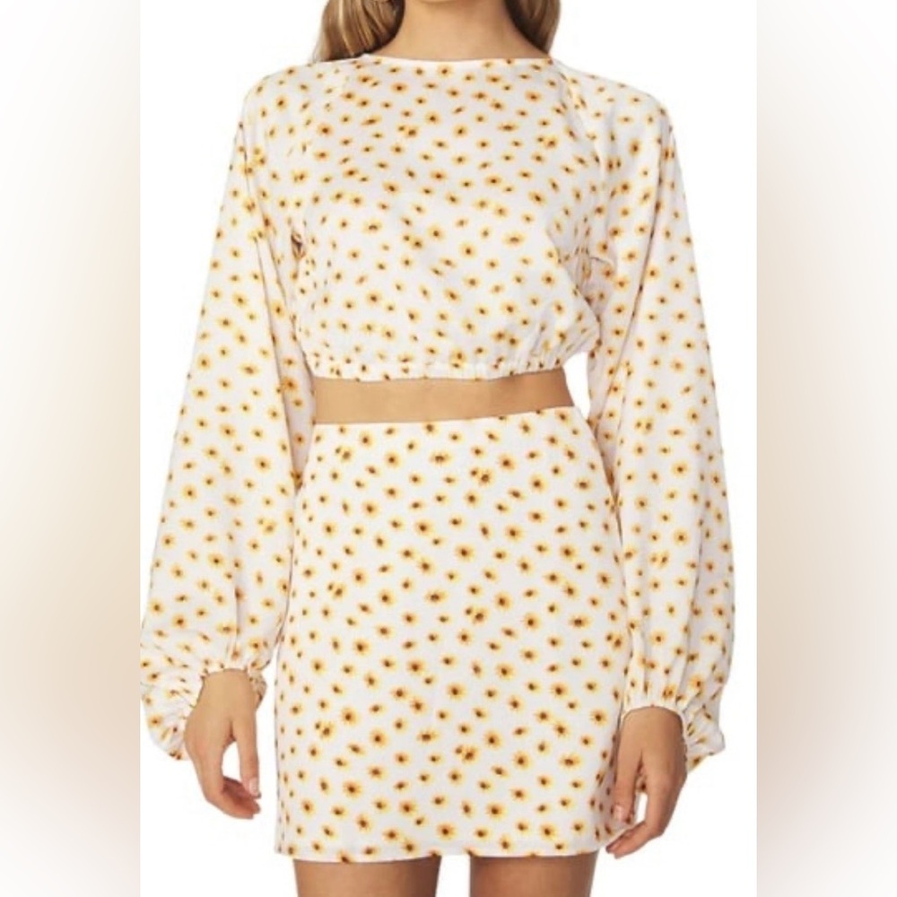 2 pc. WeWoreWhat Ditsy Daisy Flower Billow Long Sleeve Crop Top & Mini Skirt